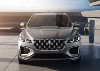 Jaguar F-PACE mới: thiết kế sang trọng, luôn kết nối, xe lai điện