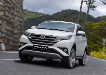 Toyota Rush giảm 35 triệu đồng cạnh tranh Suzuki XL7