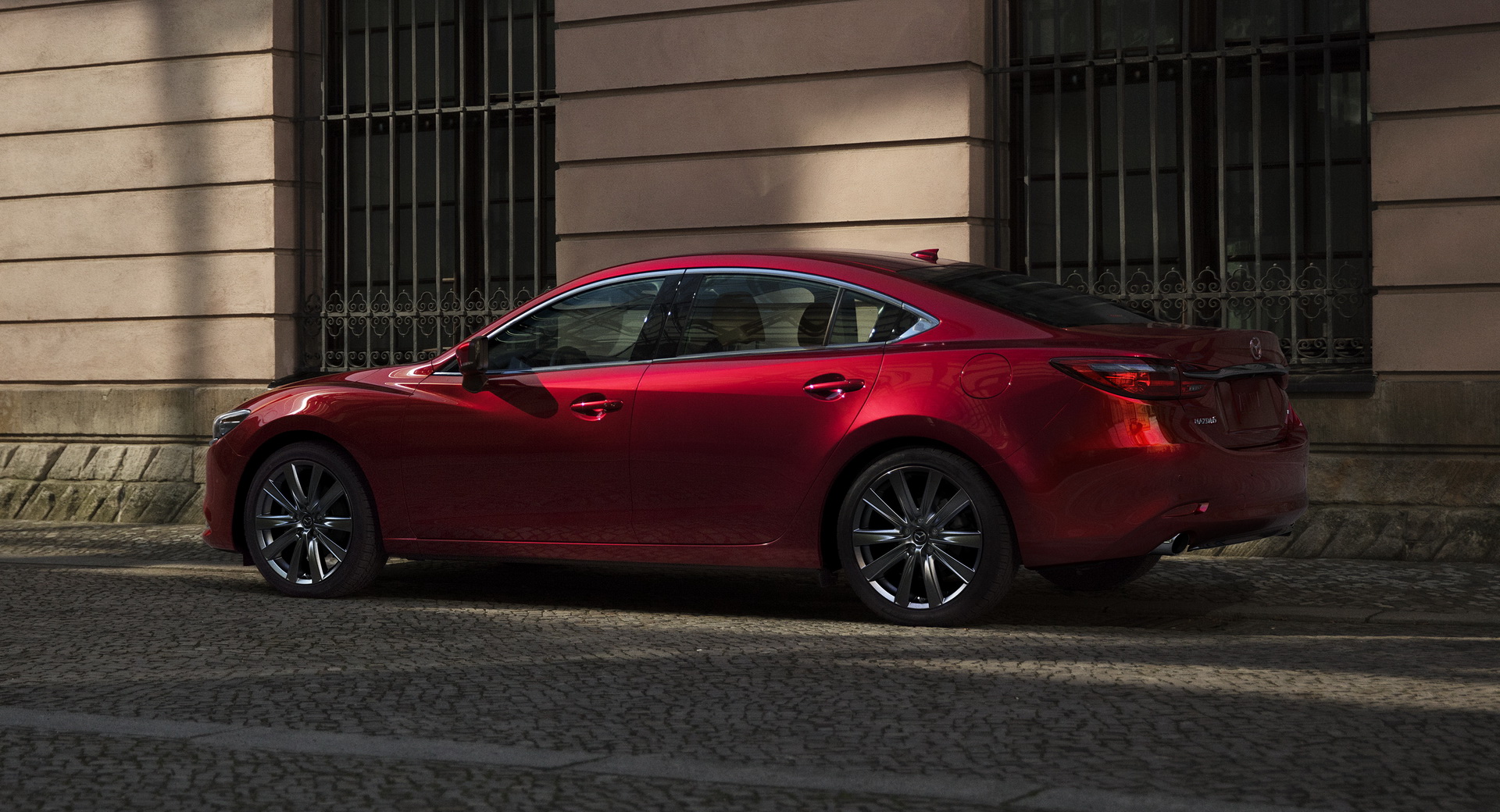 Mazda6 2021 nâng cấp trang bị, thêm phiên bản đặc biệt Carbon - 2