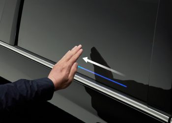 Honda Odyssey phiên bản châu Á mở cửa bằng cách vẫy tay