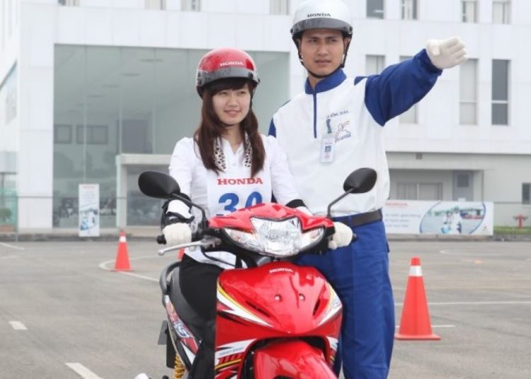 tuổi học lái xe