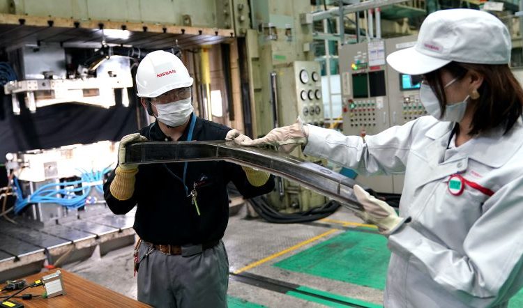 Nissan đột phá trong sản xuất phụ tùng xe hơi bằng sợi carbon