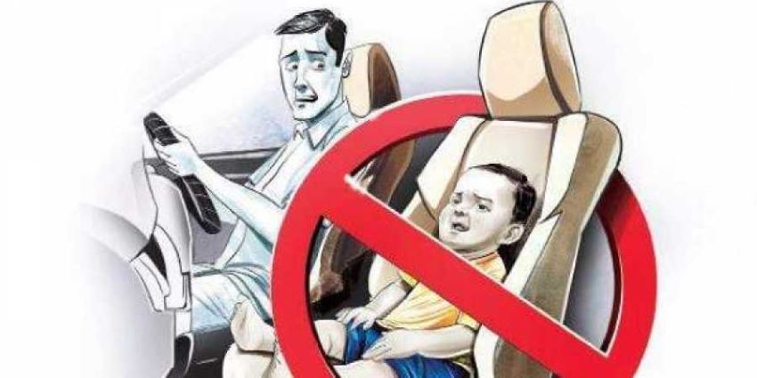 Trẻ em dưới 10 tuổi và chiều cao dưới 1,35 mét không được ngồi cùng hàng ghế với người lái xe ô tô