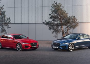 Jaguar XE: cập nhật các công nghệ được kết nối mới và công suất lai điện