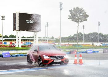 Học viện Lái xe An toàn Mercedes-Benz 2020 – Từ đường đua đến đường phố