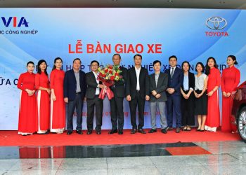 Toyota Việt Nam bàn giao xe Camry Hybrid cho Bộ Công Thương theo dõi vận hành xe công nghệ