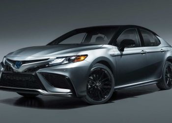 Toyota Camry Hybrid 2021 mới trang bị gói an toàn Safety Sense 2.5
