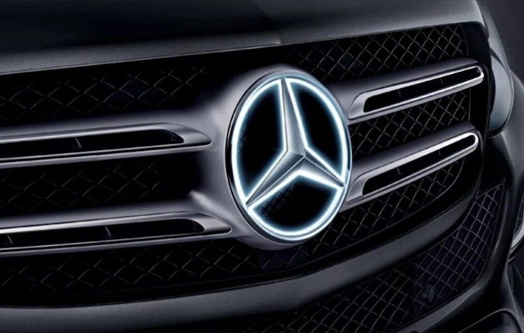 Triệu hồi gần 13.000 xe Mercedes-Benz do logo phát sáng bị lỗi - 1