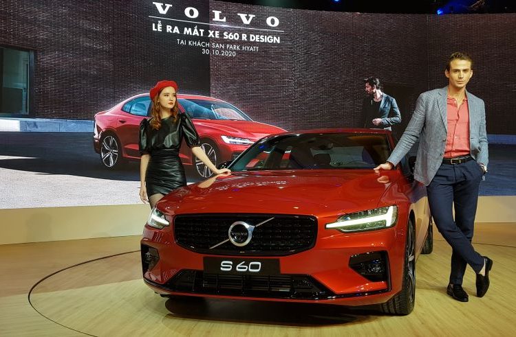 Volvo ra mắt hai mẫu xe XC90 T8 và S60 R-Design tại Việt Nam