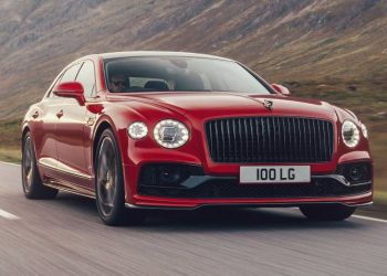 Cận cảnh mẫu sedan siêu sang Bentley Flying Spur V8 mới vừa ra mắt