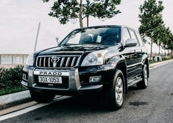 Toyota Land Cruiser Prado ‘biến hóa’ thành xe Limousine độc đáo tại Việt Nam-13