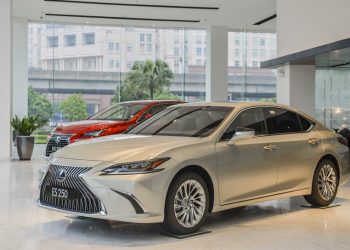 Lexus Việt Nam giới thiệu ES phiên bản 2021, tăng an toàn, giá không đổi