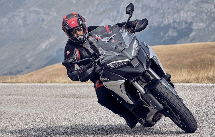 Ducati trình làng Multistrada V4 2021 với công nghệ hỗ trợ lái như xe ôtô