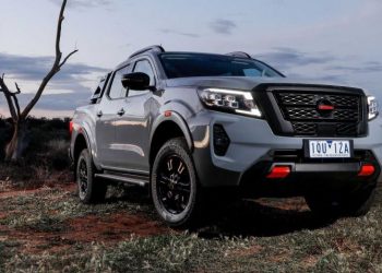Mẫu xe bán tải Nissan Navara 2021 vừa ra mắt có gì mới?