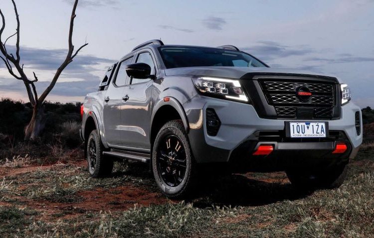 Mẫu xe bán tải Nissan Navara 2021 vừa ra mắt có gì mới?