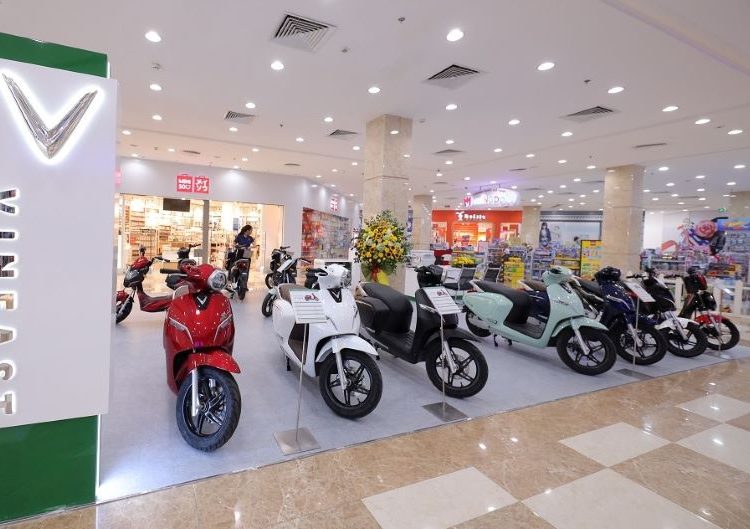 VinFast khai trương 21 showroom ô tô và xe máy điện mới