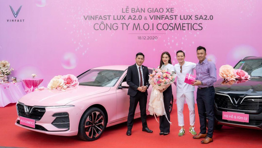 Ca sĩ Hồ Ngọc Hà mua trọn bộ 3 xe VinFast- 4