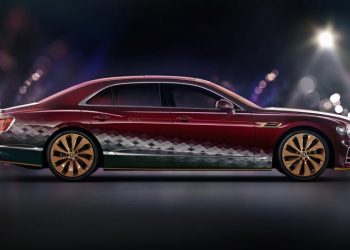 Bentley giới thiệu Flying Spur phiên bản “Xe tuần lộc”