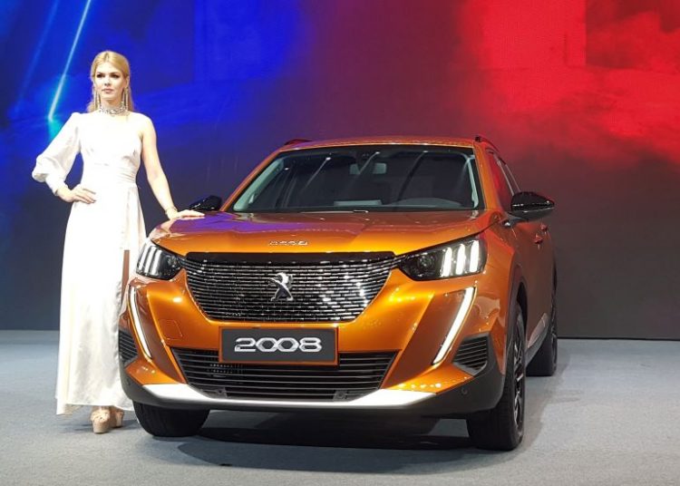 SUV Peugeot 2008 giá từ 739 triệu đồng vừa ra mắt có gì mới?