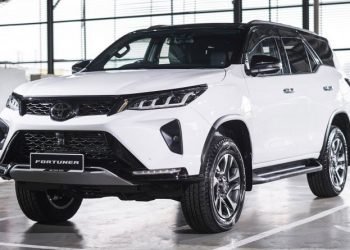 Toyota Fortuner 2021 ra mắt ấn tượng tại Malaysia, chờ ngày về Việt Nam - 1