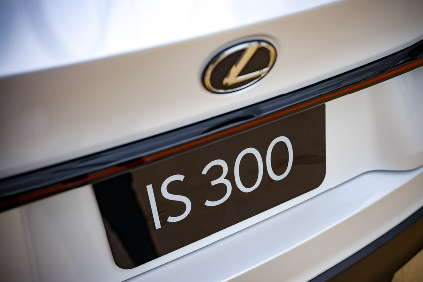Chiêm ngưỡng sedan thể thao hạng sang cỡ nhỏ Lexus IS 2021 ra mắt tại Việt Nam-4