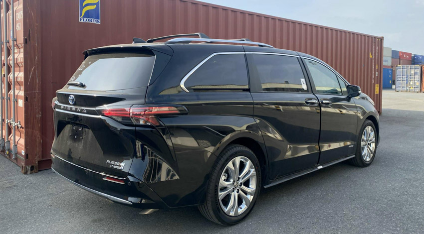 Toyota Sienna 2021 đầu tiên về Việt Nam với mức giá hơn 4 tỷ đồng - 3