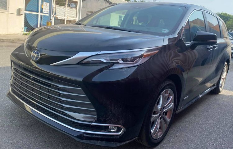 Toyota Sienna 2021 đầu tiên về Việt Nam với mức giá hơn 4 tỷ đồng - 8