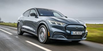 Ford Mustang Mach-E GT - xe điện có tốc độ nhanh nhất phân khúc - 1