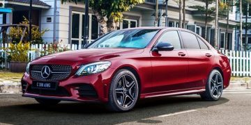 Mercedes tiếp tục lái bằng…cơm?!