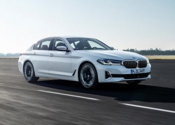 Đánh giá nhanh BMW 5-Series 2021 vừa ra mắt đấu E-Class
