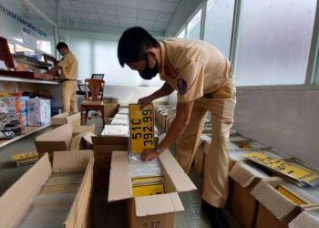 Đề nghị người dân và doanh nghiệp sớm đổi biển số màu vàng