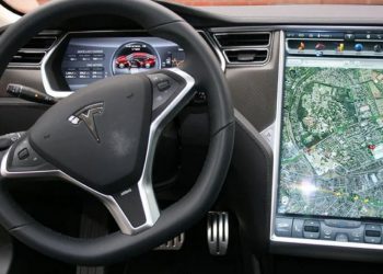 Tesla triệu hồi gần 135.000 ô tô do lỗi bộ nhớ máy tính