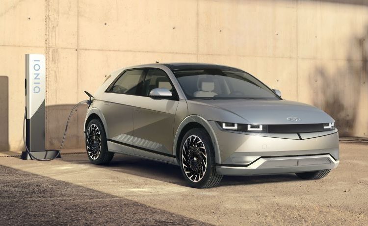 Hyundai trình làng mẫu SUV điện Ioniq 5 sạc 1 lần chạy 480 km