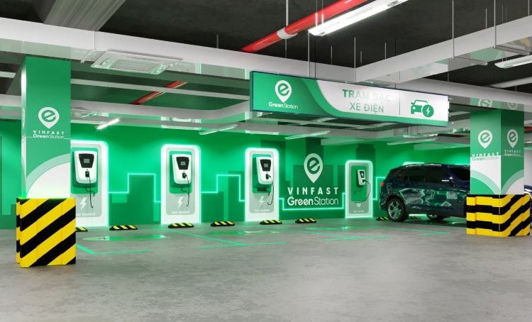 Năm 2021, VinFast sẽ triển khai hơn 2.000 trạm sạc cho xe máy và ôtô điện trên toàn quốc