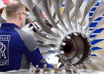 Đối phó COVID-19, Rolls-Royce cắt giảm mạnh sản xuất động cơ máy bay