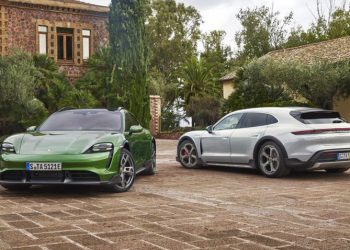 Xe thể thao điện Porsche Taycan Cross Turismo có giá từ 5 tỉ đồng tại Việt Nam