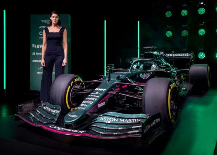 Aston Martin ra mắt chiếc AMR21 cho mùa giải đua F1 năm 2021