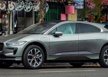 Hình ảnh chiếc Jaguar I-Pace thuần điện xuất hiện tại Việt Nam