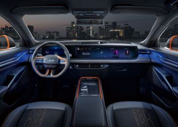 Ford trình làng mẫu xe Evos sở hữu màn hình siêu rộng lên đến 1,1 mét