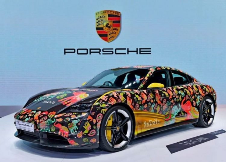 Ngắm chiếc Porsche Taycan Turbo S phiên bản đặc biệt NaRaYa tại Triển lãm BIMS 2021