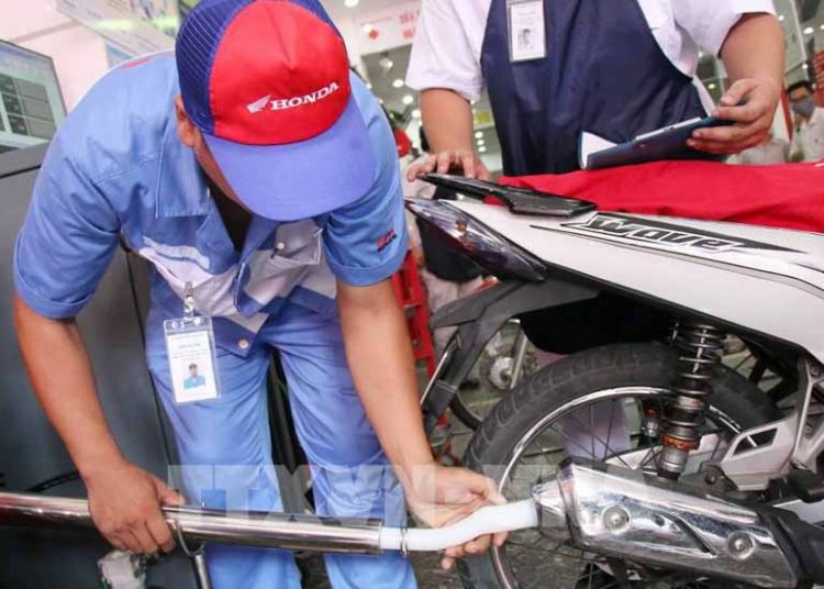 Áp dụng tiêu chuẩn khí thải đối với phương tiện giao thông cơ giới đường bộ