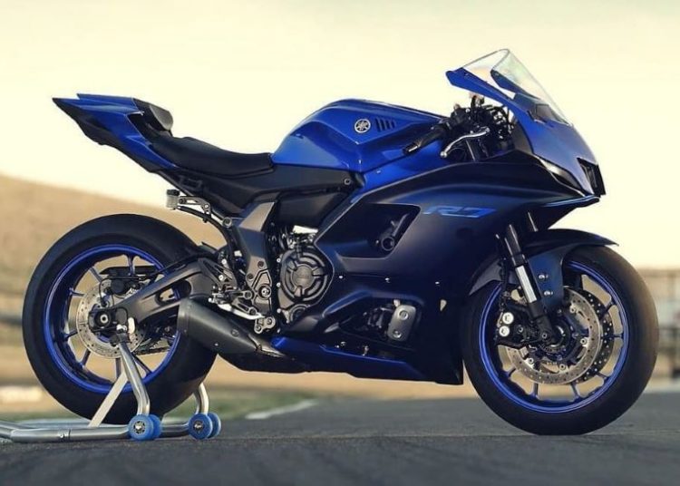 Yamaha R7 mới