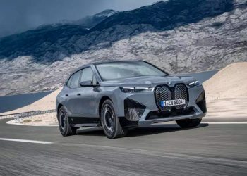 BMW iX 2022 chạy điện mạnh 516 mã lực, giá từ 83.200 USD