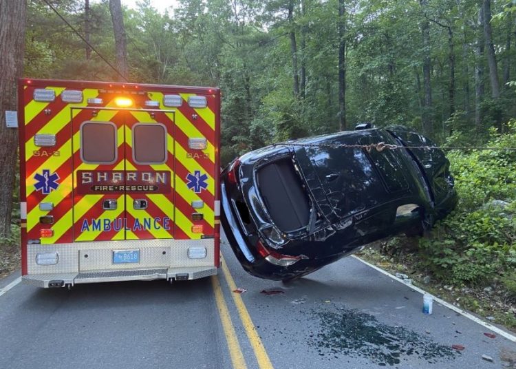 Cái kết của tài xế BMW X6 cố vượt qua xe cấp cứu