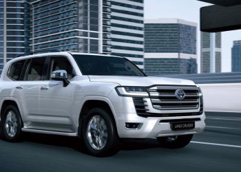 Giá lăn bánh Toyota Land Cruiser mới tháng 7/2021 chốt giá 4,06 tỷ đồng