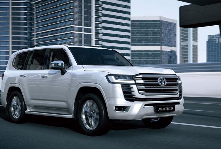 Giá lăn bánh Toyota Land Cruiser mới tháng 7/2021 chốt giá 4,06 tỷ đồng