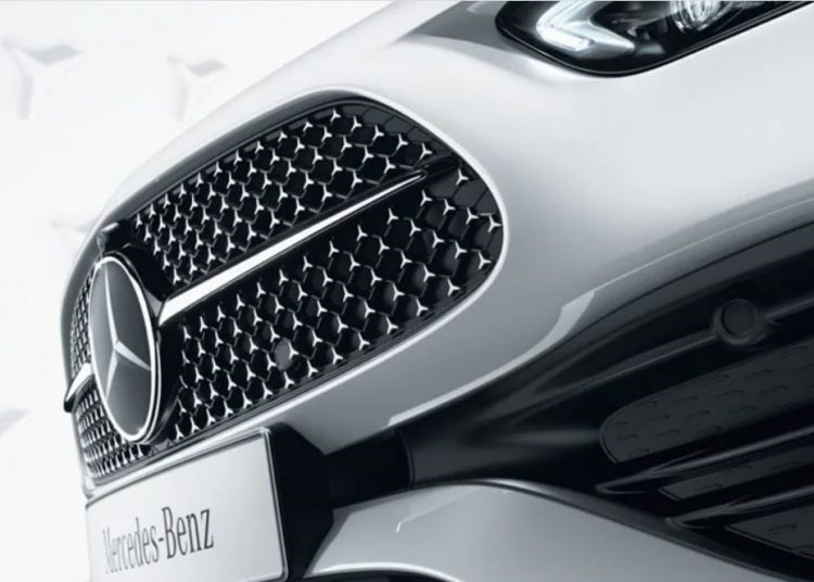 Mercedes-Benz ưu đãi gói 2 năm bảo dưỡng cho khách mua xe GLC, E-Class qua online