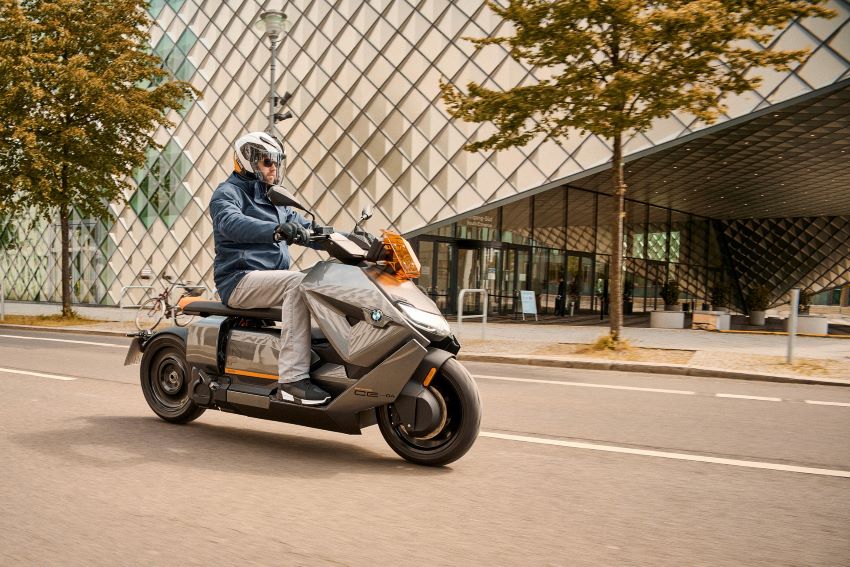 Siêu môtô tay ga BMW maxi scooter C650GT giá 568 triệu