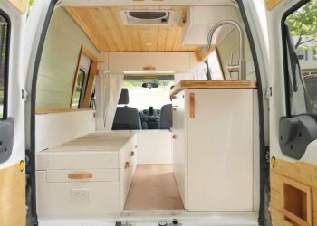 Ford Transit có toilet