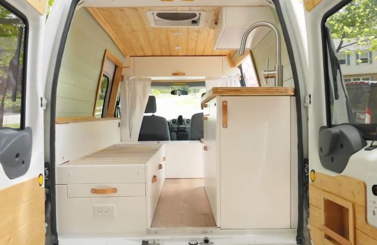 Ford Transit có toilet